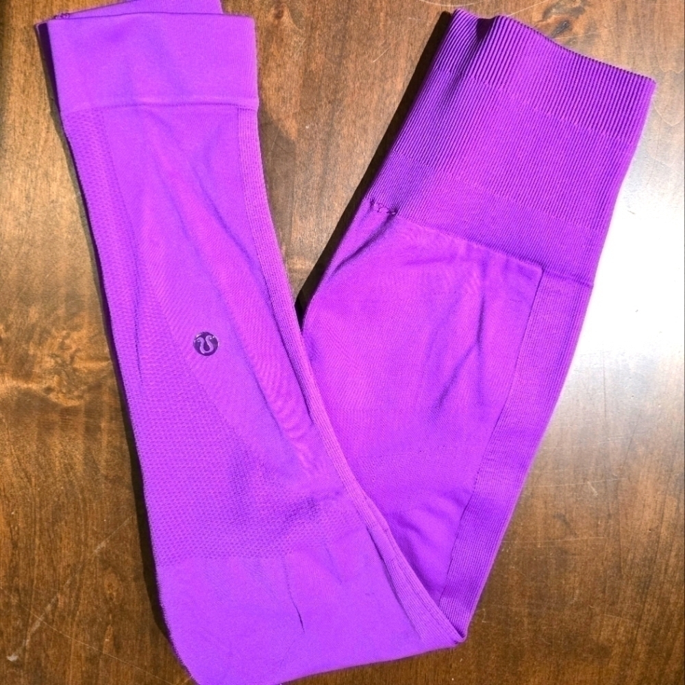 Lululemon zone crop compression violet purple